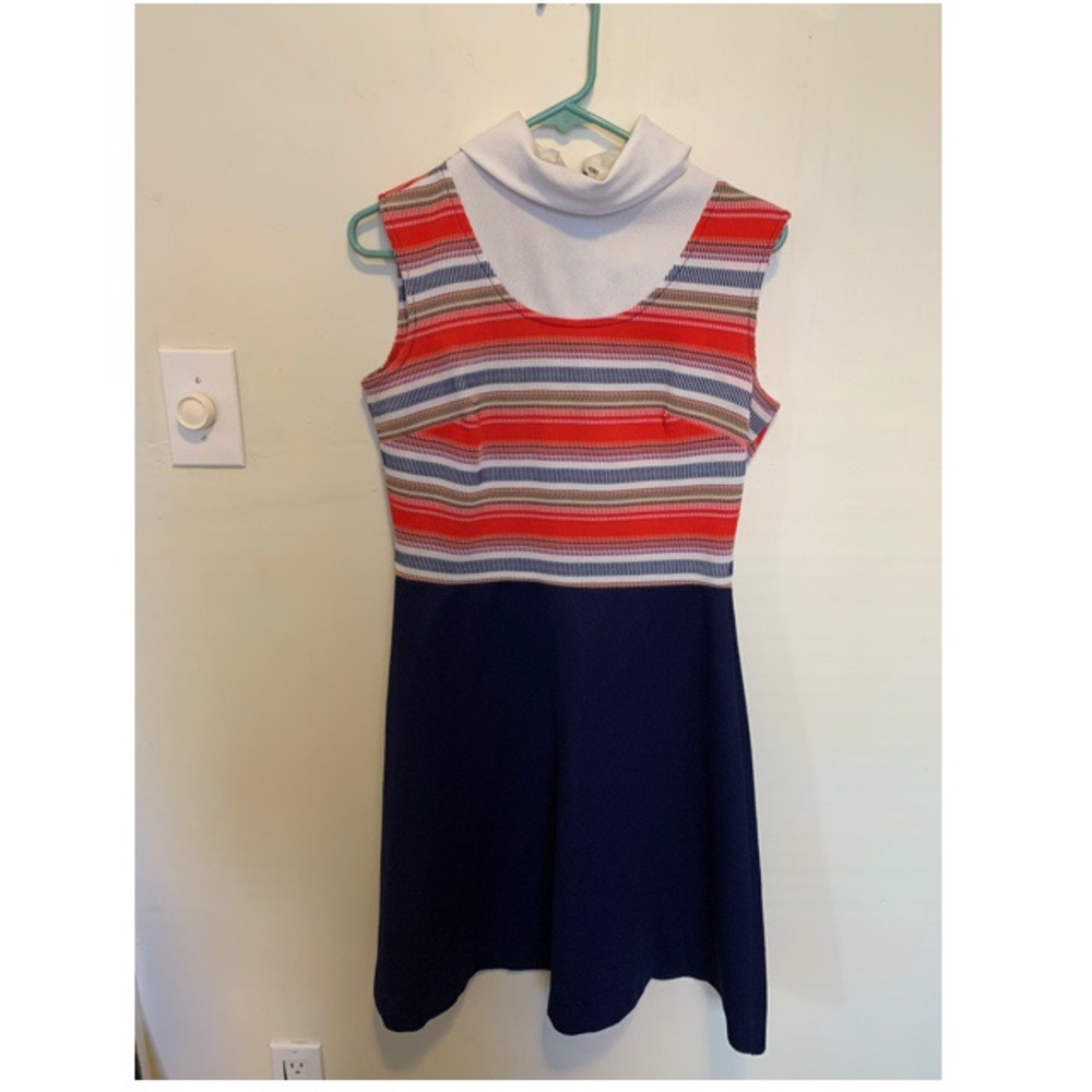Vintage mock neck zipper dress!